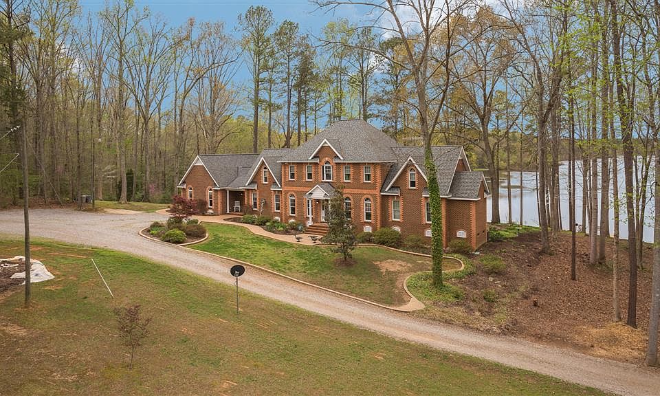 Secluded Lake Chesdin Estate