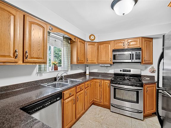 5th image of 4009 Fleetwood Dr