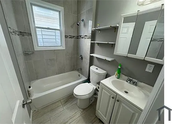 225 Isabella Ave #1 — Photo 5