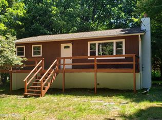 102 Roundhill Rd, Dingmans Ferry, PA 18328