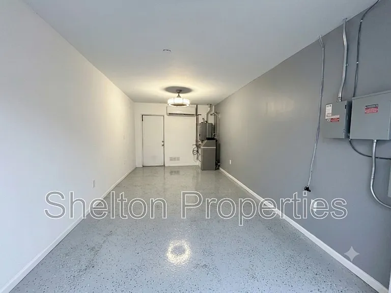 2514 E Fairmount Ave — Photo 38