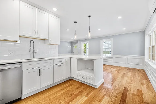 4 bed, 2.5 bath, 1465 sqft, $4,800 — Photo 3