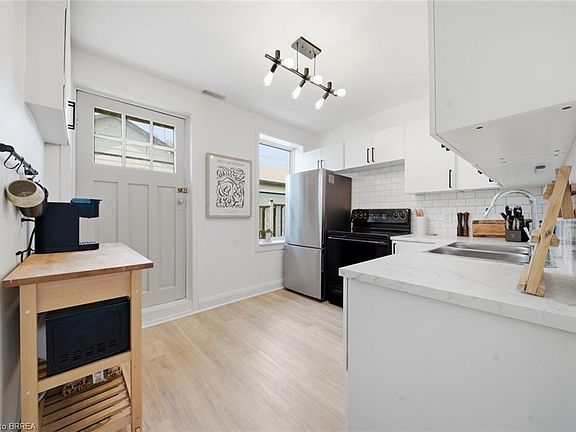5th image of 8 Russell St