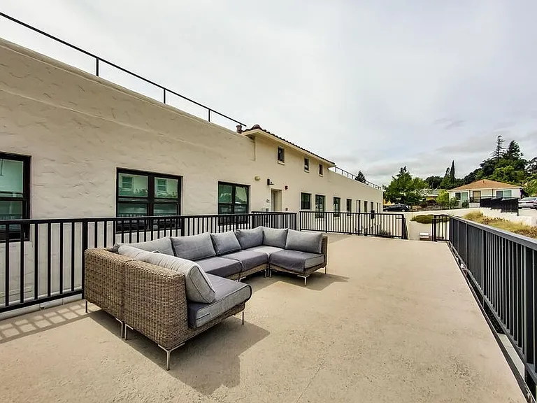 The Paloma at Oakland Hills — Photo 11