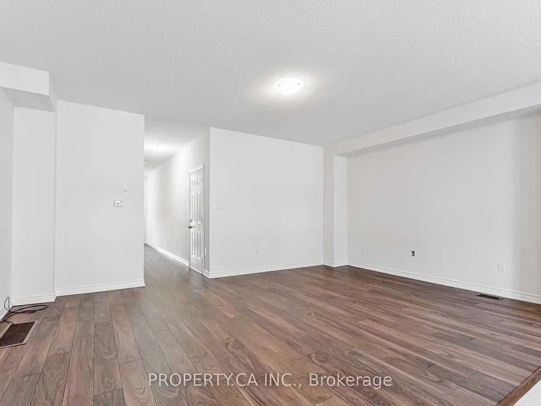 1277 Peelar Cres — Photo 9