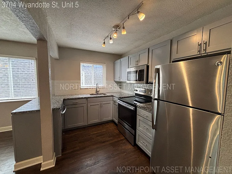 3704 Wyandotte St #5 — Photo 2