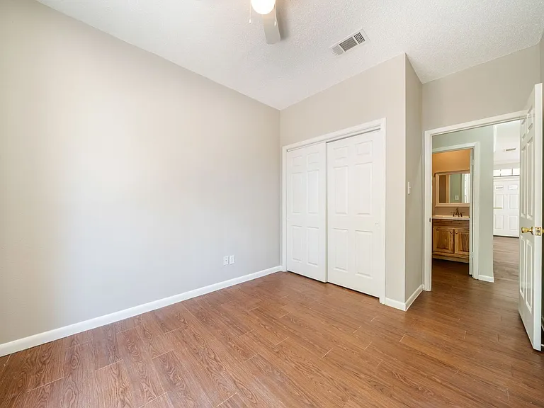 2300 Leon St #101 — Photo 20