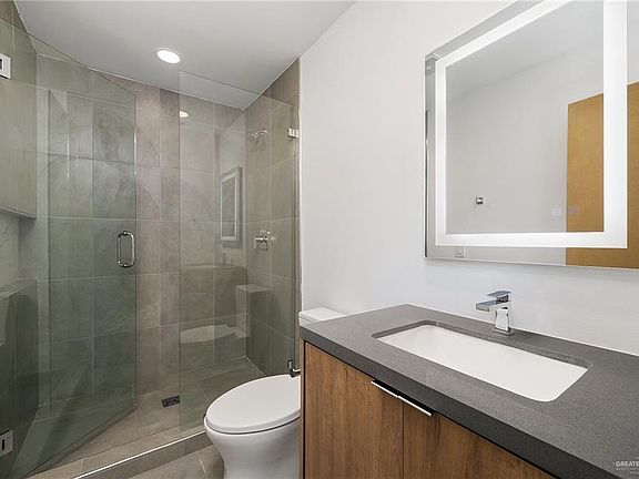 5th image of 1320 E Hibiscus Ave #3