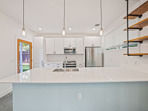 4th image of 600 W Odell St #B