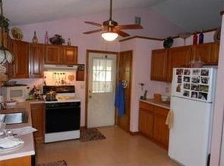 21 Fairfield Ave, Easthampton, MA 01027