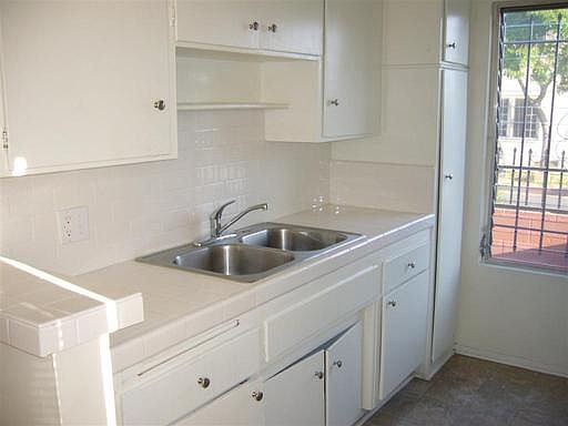 1st image of 6051 Romaine St APT 4