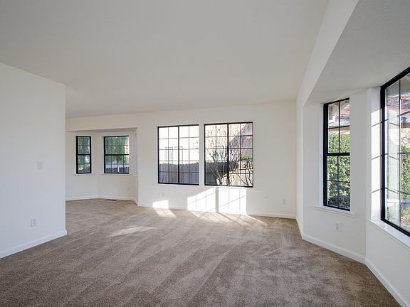 4th image of 2792 Woodleigh Ln