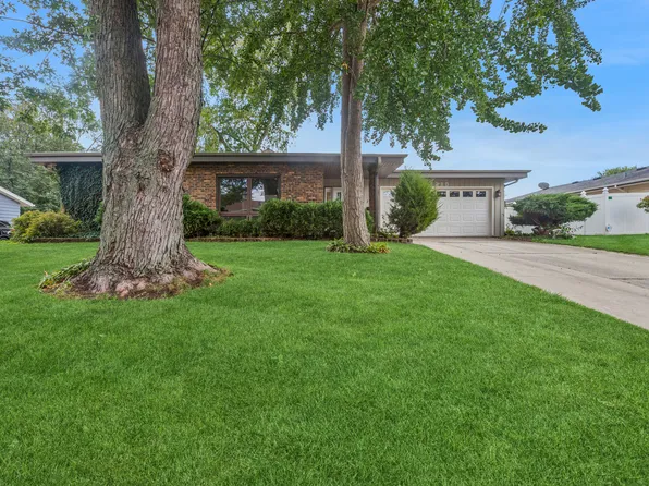 1215 Constellation Dr, Aurora, IL 60505