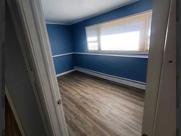 5th image of 64 Maplewood Blvd
