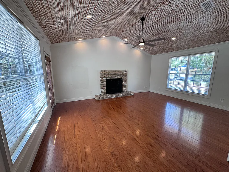1311 Pickens Ave — Photo 2