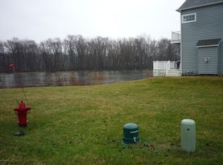 2227 Riverside Pointe Dr, Saint Joseph, MI 49085