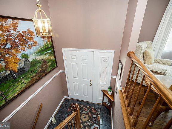 5th image of 806 Edwards Dr