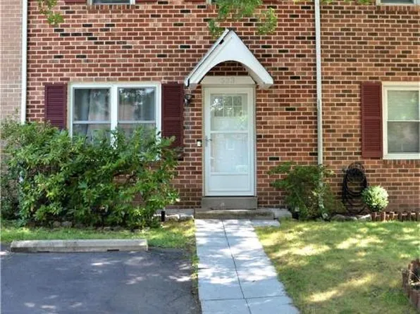 523 Portsmouth Ct, Sellersville, PA 18960