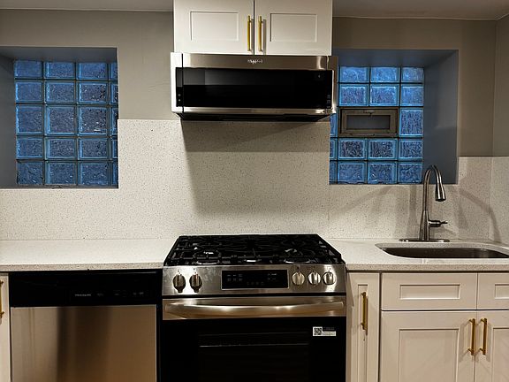 5th image of 3716 N Racine Ave #1R