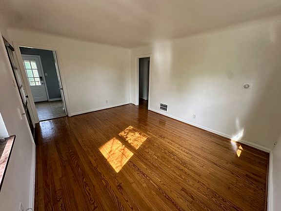 3rd image of 178 Crescent Ave