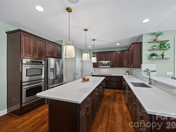 121 Isle Run Dr, Mooresville, NC 28117