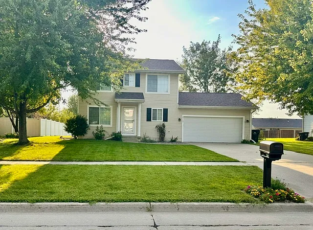 3 bed, 2.5 bath, 1456 sqft, $2,050 — Photo 1