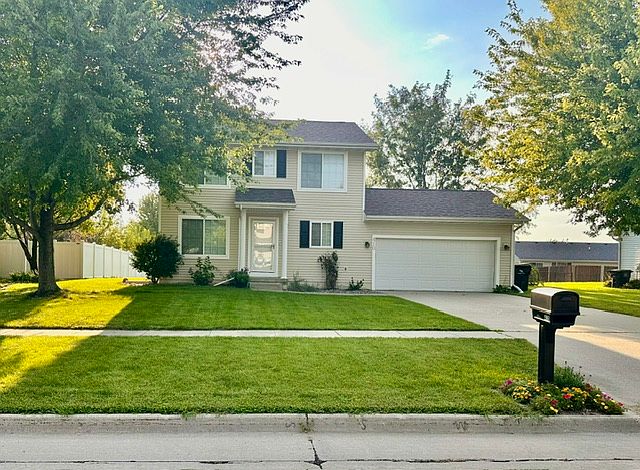 1st image of 410 SE Cardinal Ln