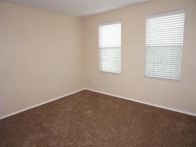 429 Grant Ln — Photo 7