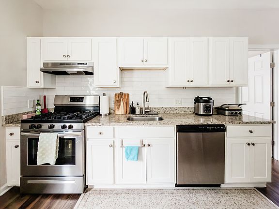 5th image of 168 Greenwood Ave #C