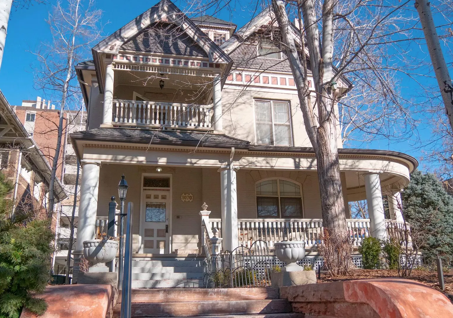 Marion Street Manor — Photo 1