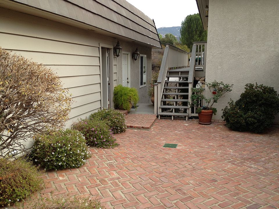 GUEST HOUSE unattached