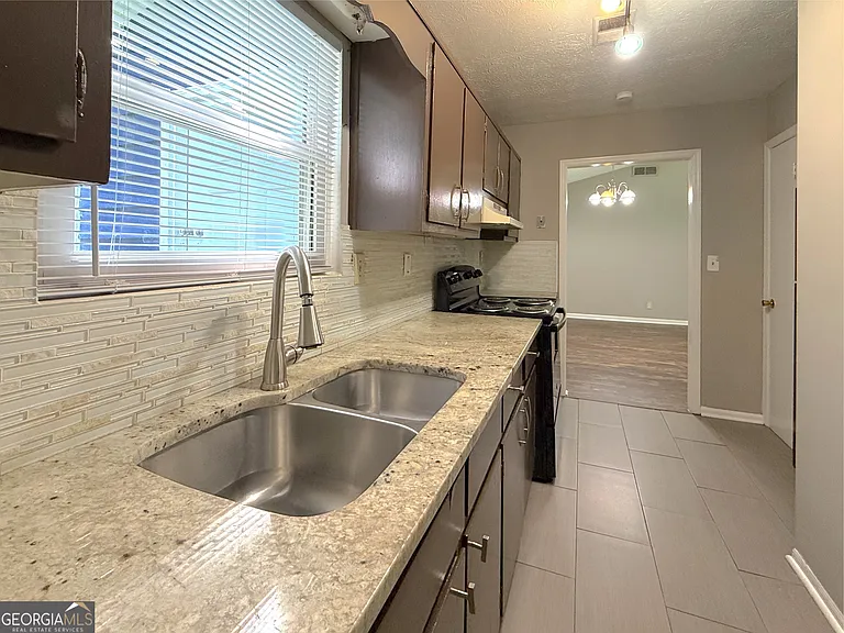 813 Post Oak Cir — Photo 10