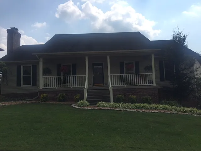 1368 Glenview Dr photo 1