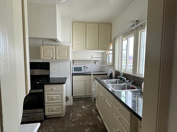 5th image of 936 S Norton Ave APT 3