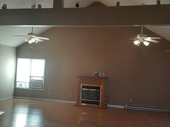 3rd image of 110 E Gelston St