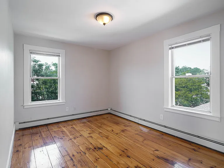 321 Jefferson Ave — Photo 8