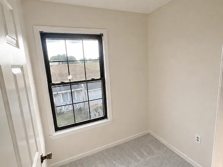 50 Carriage House Dr — Photo 15