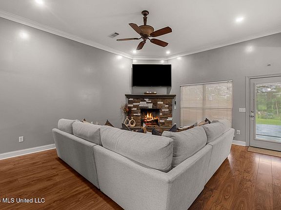 3rd image of 349 C Stringer Rd