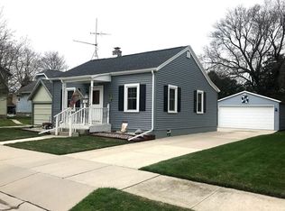 734 S 28th St, Manitowoc, WI 54220