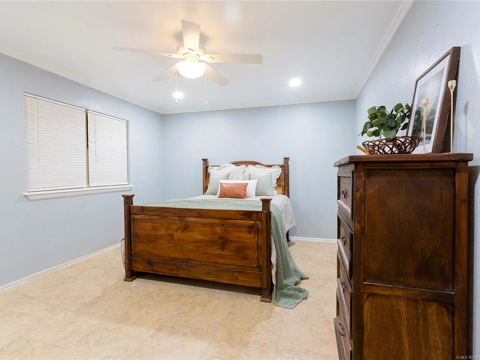 3 bed, 1092 sqft, $1,100 — Photo 3