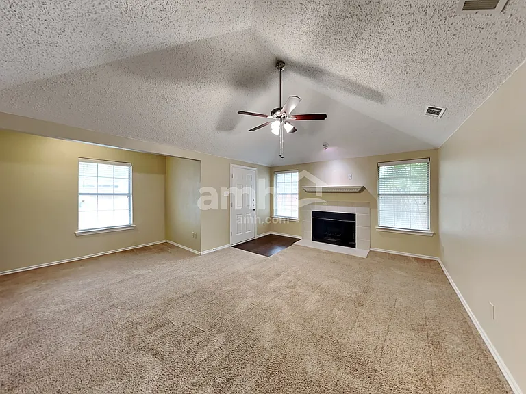 105 S Winding Oaks Dr — Photo 6