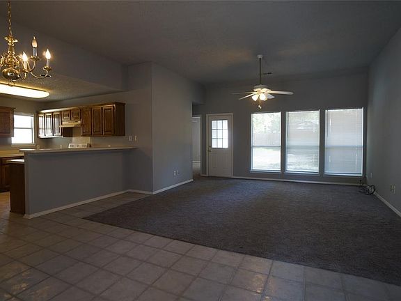 2nd image of 404 N Park Ave