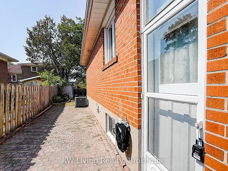 78 Roywood Dr #BASEMENT BACK — Photo 5
