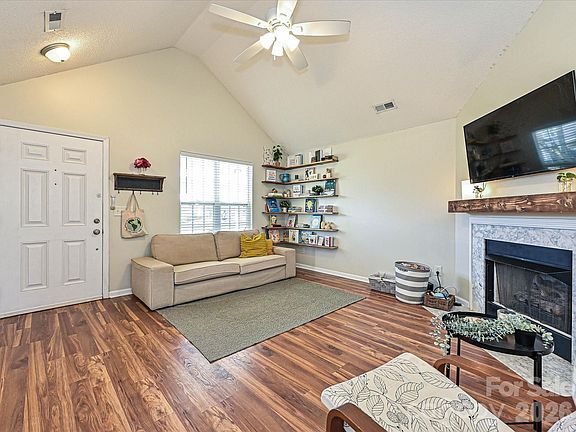 3rd image of 1821 Conifer Cir