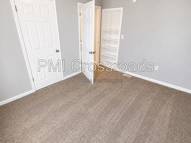 153 S Cypress Ave — Photo 20