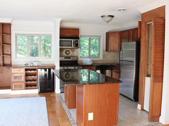 5th image of 1415 N Oak St APT 403
