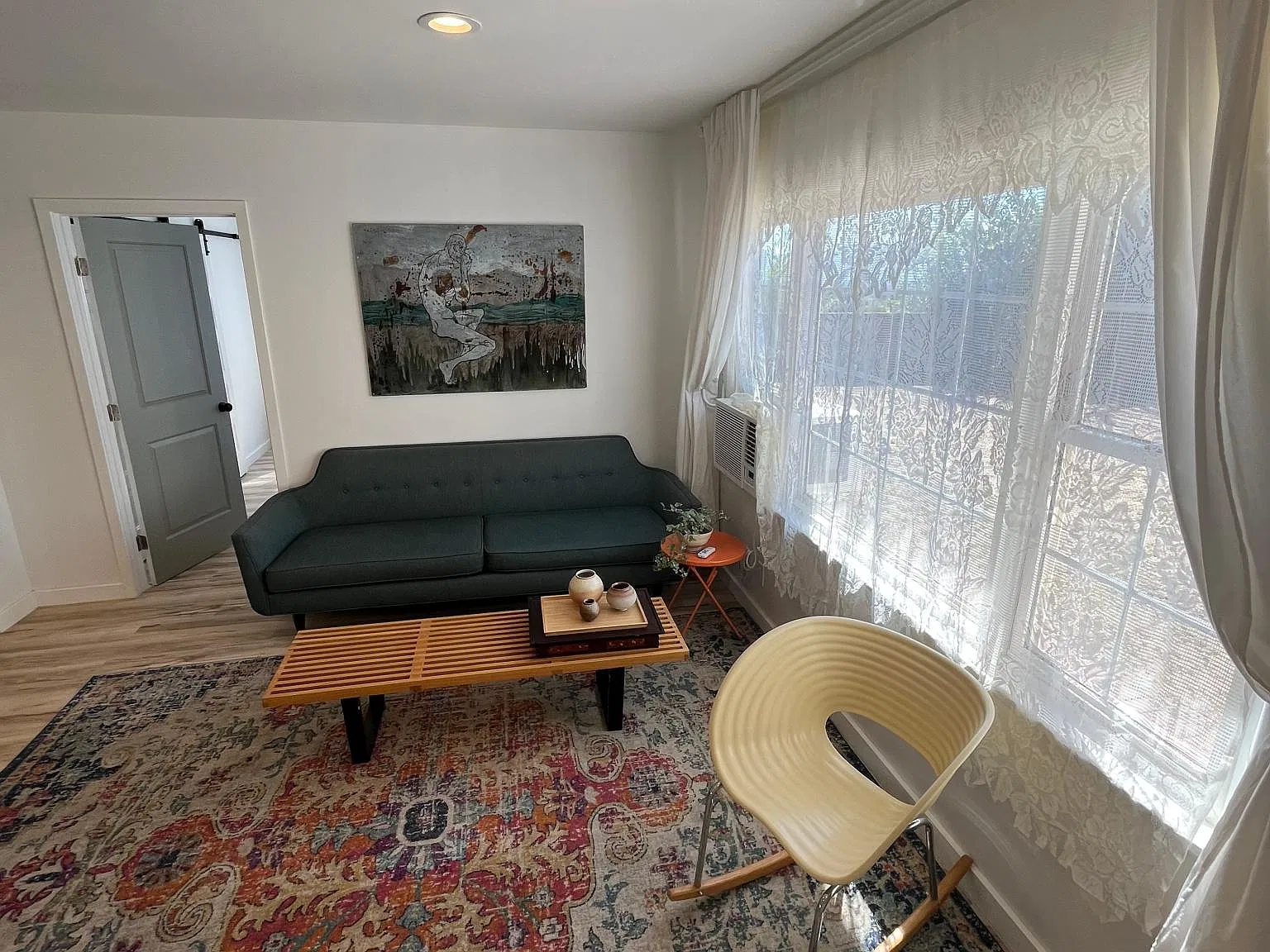 3 bed, 1120 sqft, $5,160 — Photo 3