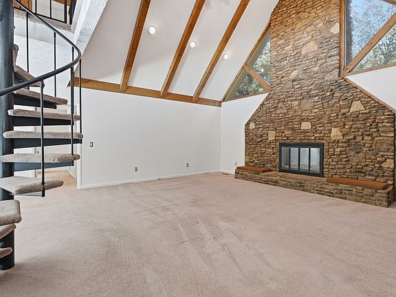 4th image of 1019 Hunts Ln