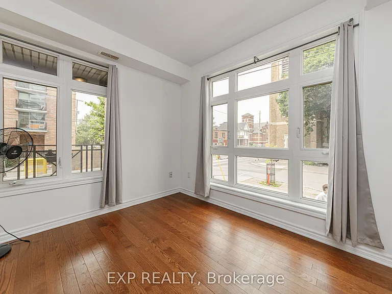 429 Kent St #221 — Photo 12