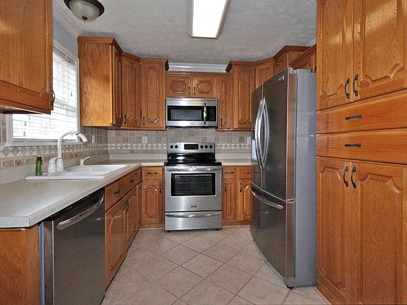 3rd image of 114 Terry Ln